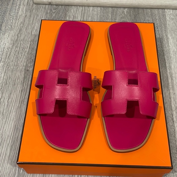 Hermes Shoes - ❌SOLD❌ Hermes Oran Sandal Fuchsia size 38.5